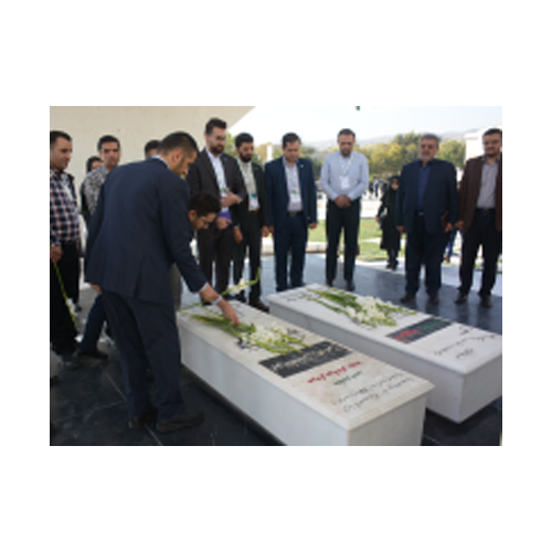 ادای احترام به شهدا